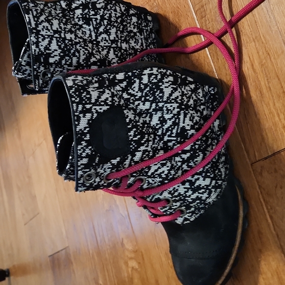 Sorel Wedge Boots - Picture 5 of 6